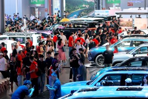 国补调整，地方接棒！年末收关，全国超30地推出汽车消费补贴