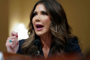 诺姆将向明尼阿波利斯市增派数百名联邦执法人员