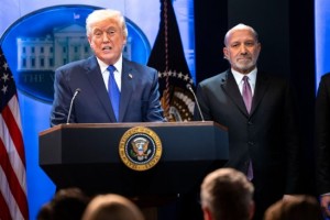 特朗普回击最高法院判决 将对全球征10%关税并发起更多贸易调查